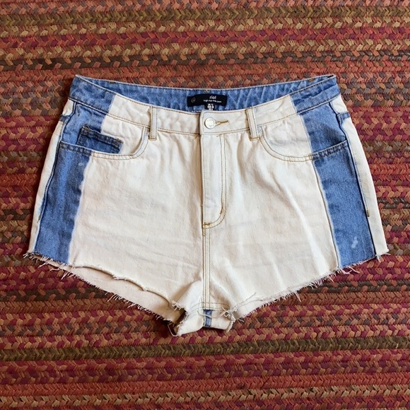 RIOT TWO TONE HIGH RISE MOM JEAN SHORTS - Picture 1 of 3